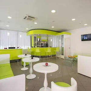 3* Hotel Scarlet